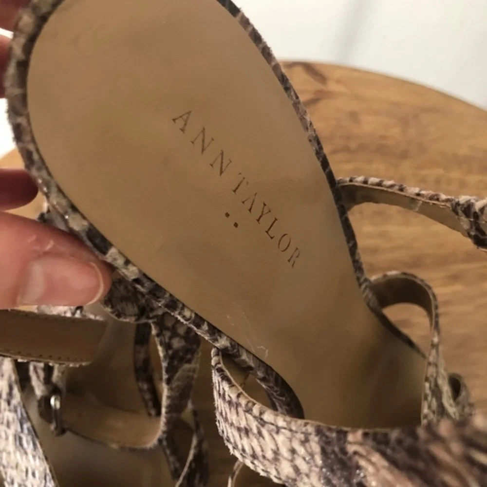 Ann Taylor‎ Factory Faux Snakeskin Strappy Block Heel Sandals - Size 7.5 M - Picture 4 of 10